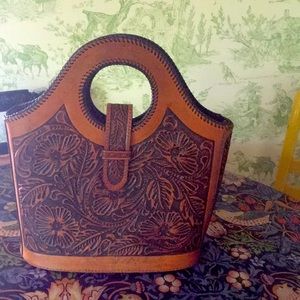 Tool leather hanbag.